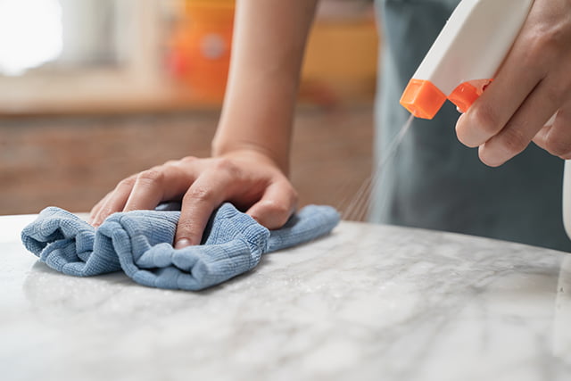 Cleaning_kitchen